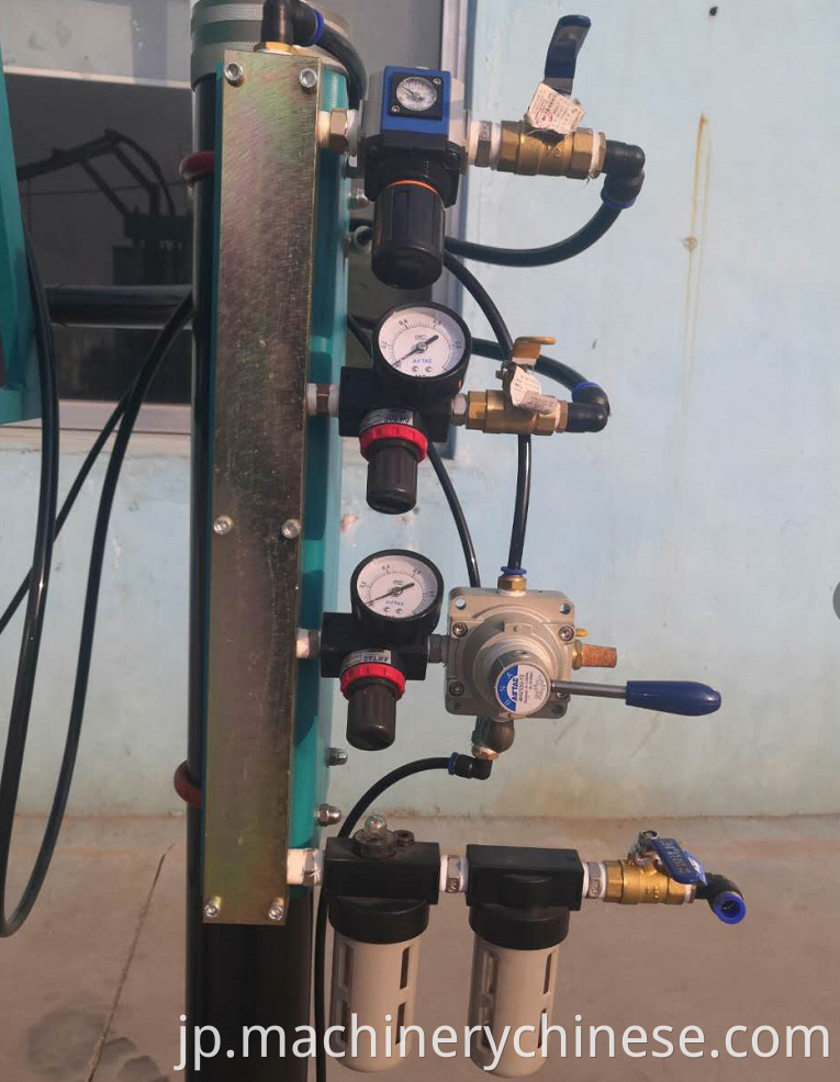 Two component sealant spreading machine 